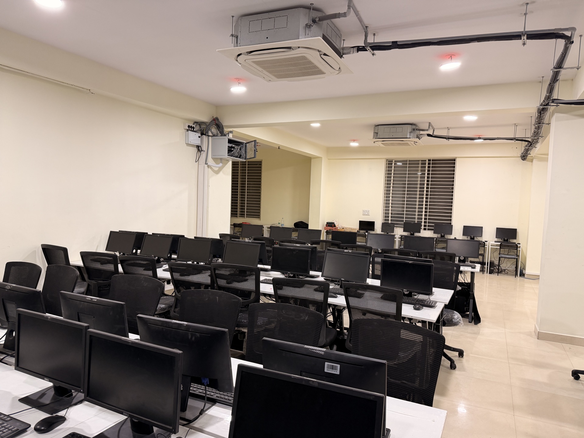 Air conditioned computer lab at 4Tune