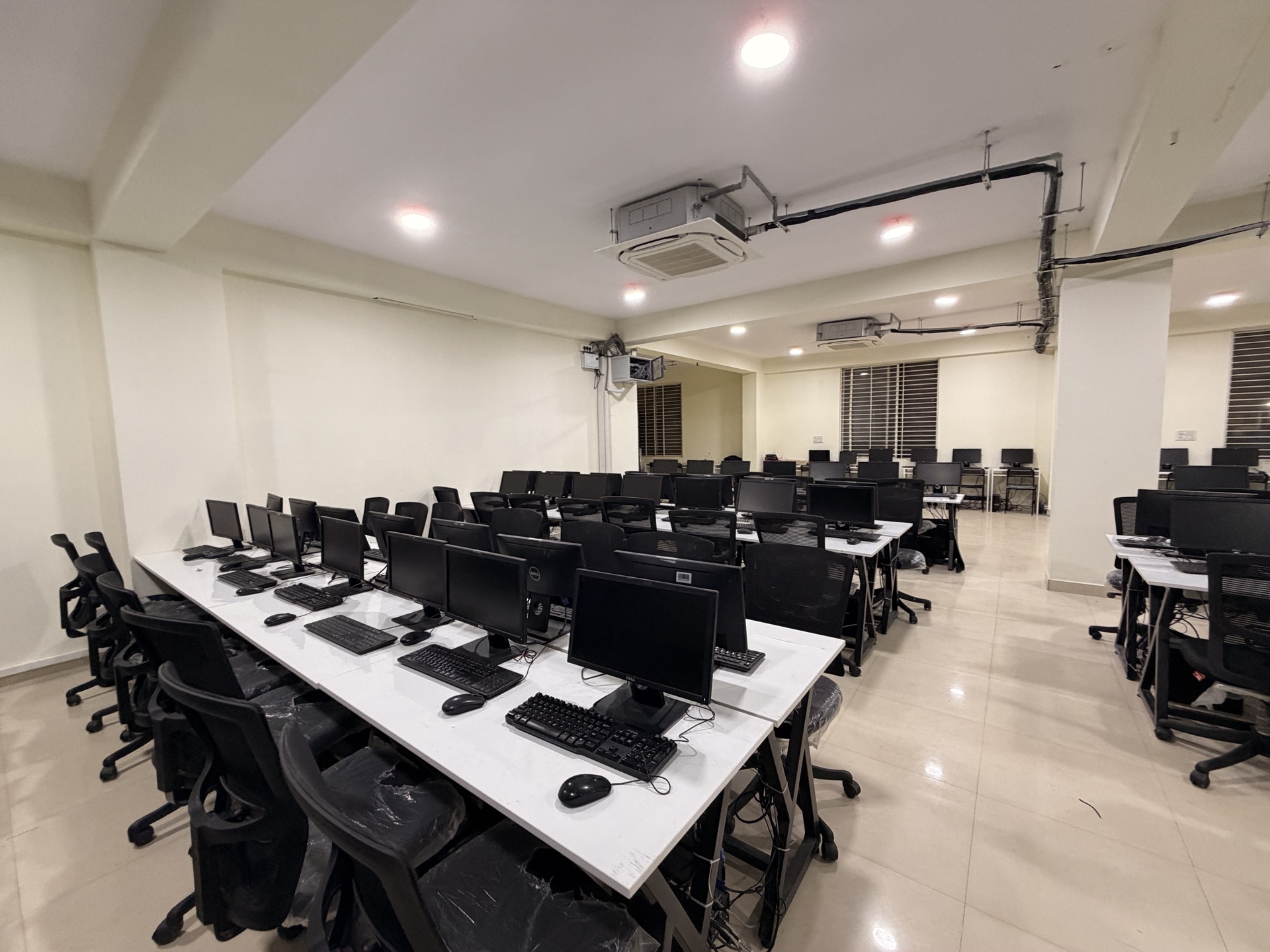 Computer lab aisle at 4Tune