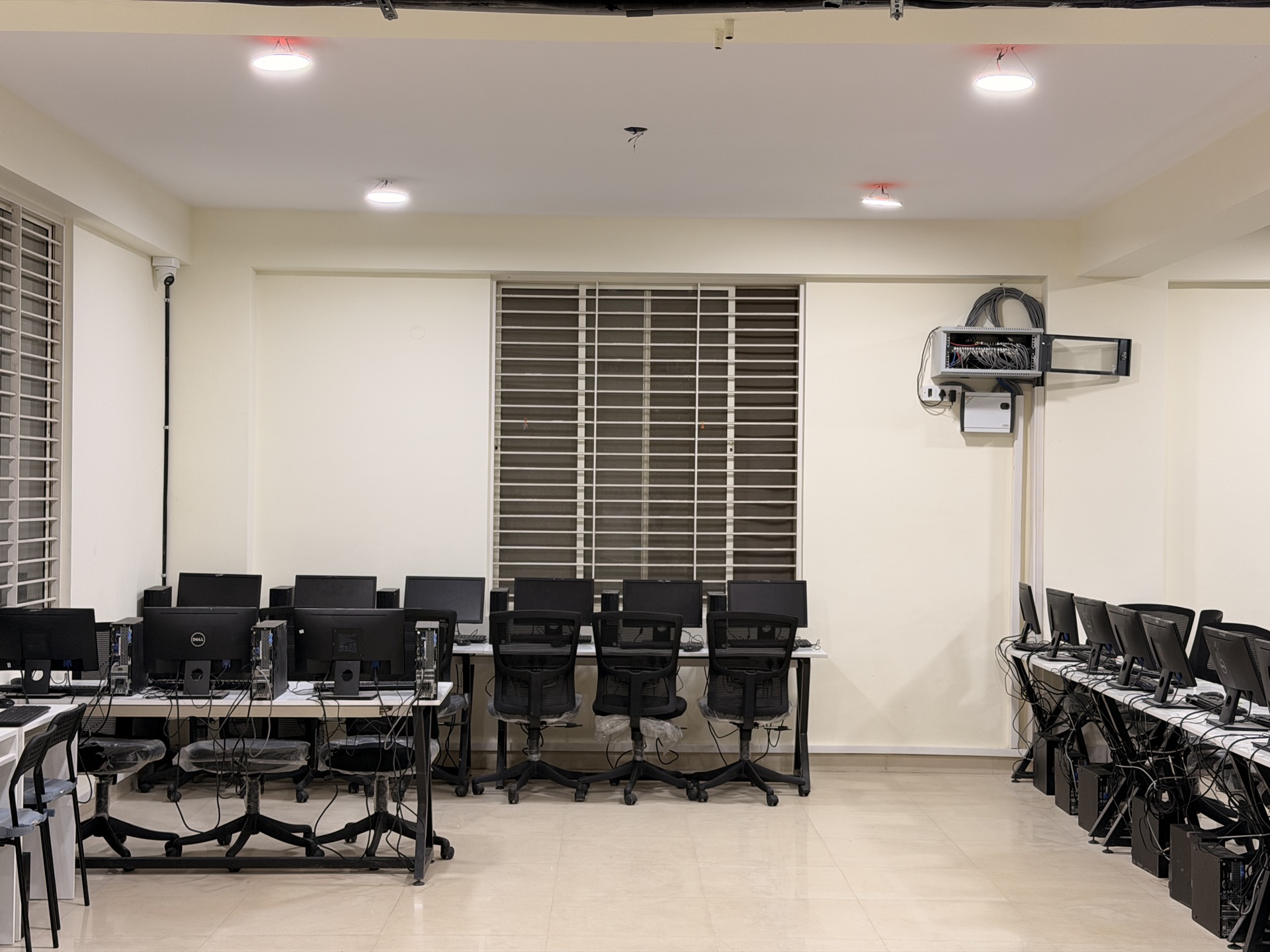 Network and workstation area at 4Tune